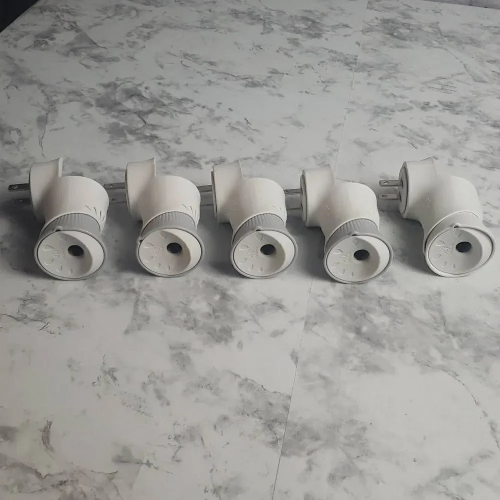 5 Preowned Airwick Plug Diffusers‎